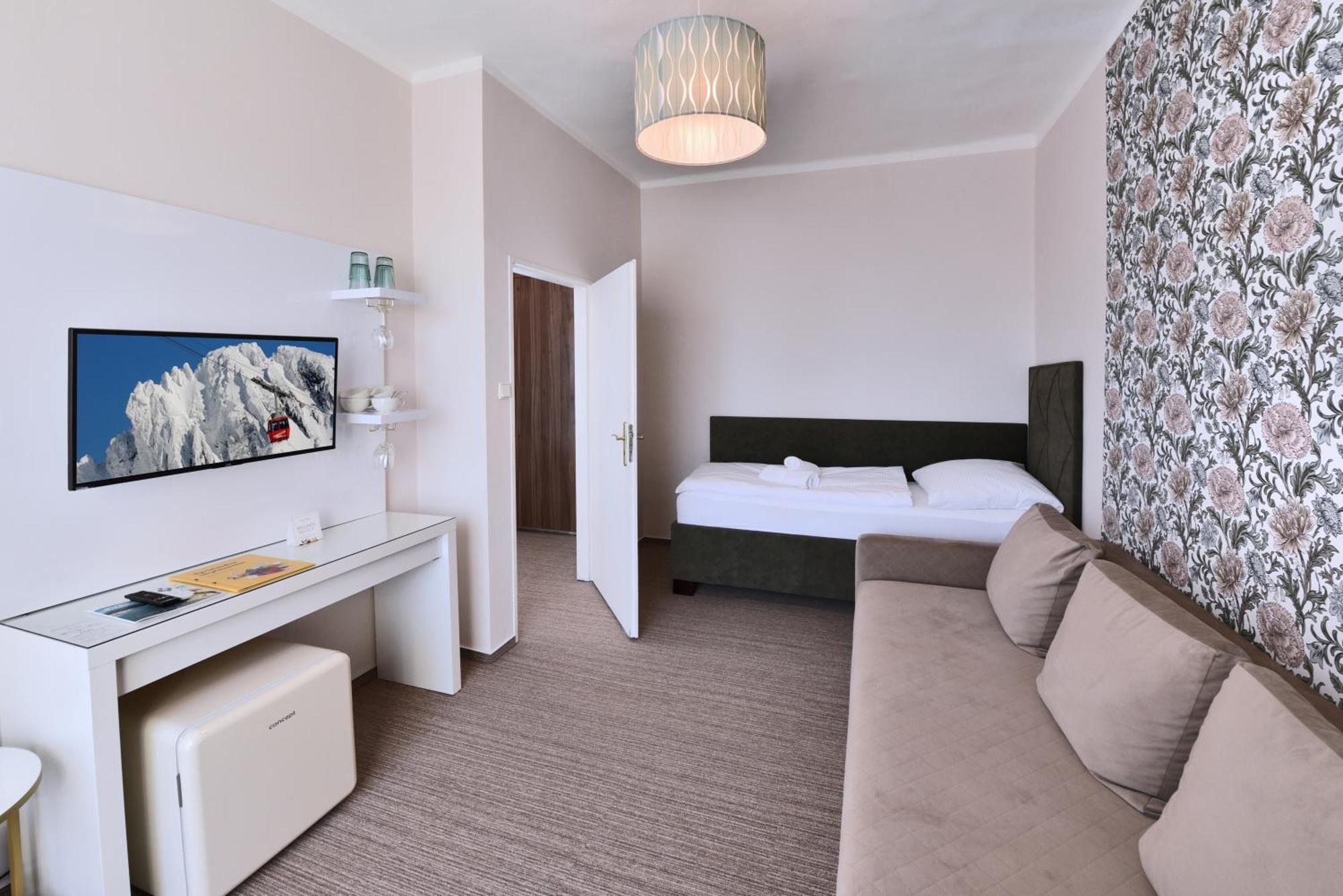 Aplend Hotel Lujza Major Татранска Ломница Экстерьер фото