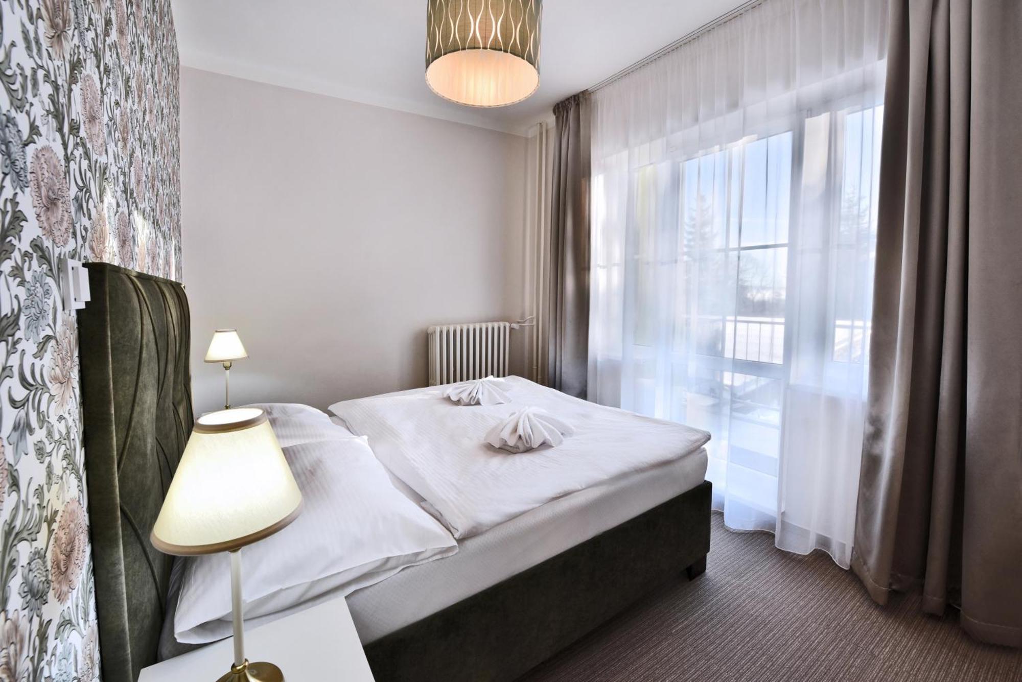 Aplend Hotel Lujza Major Татранска Ломница Экстерьер фото